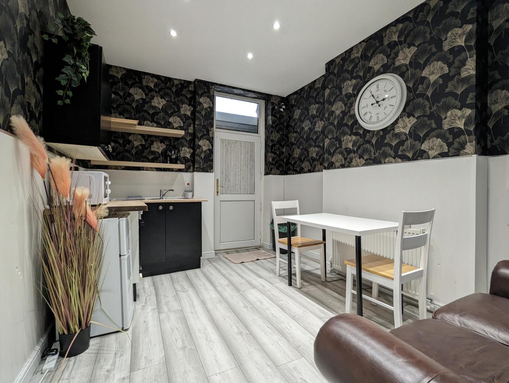 Inner-City Apartments - Basic Amenites Cardiff Eksteriør billede