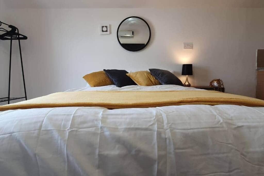 Inner-City Apartments - Basic Amenites Cardiff Eksteriør billede